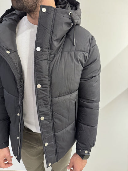 Giubbotto trapunta larga con bottoni e cerniera