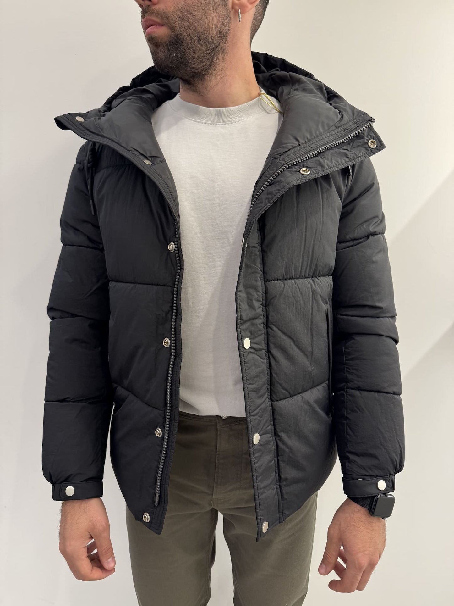 Giubbotto trapunta larga con bottoni e cerniera