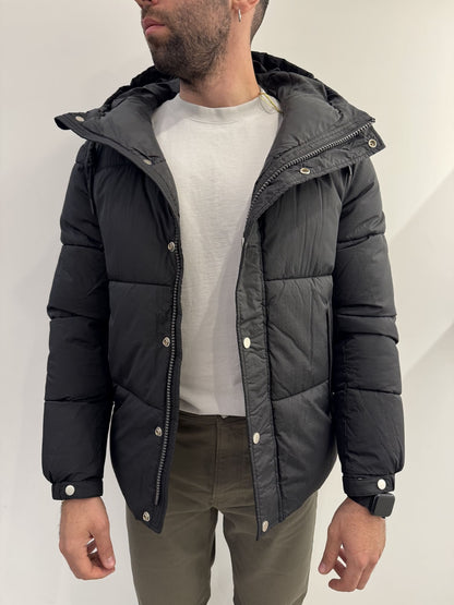 Giubbotto trapunta larga con bottoni e cerniera