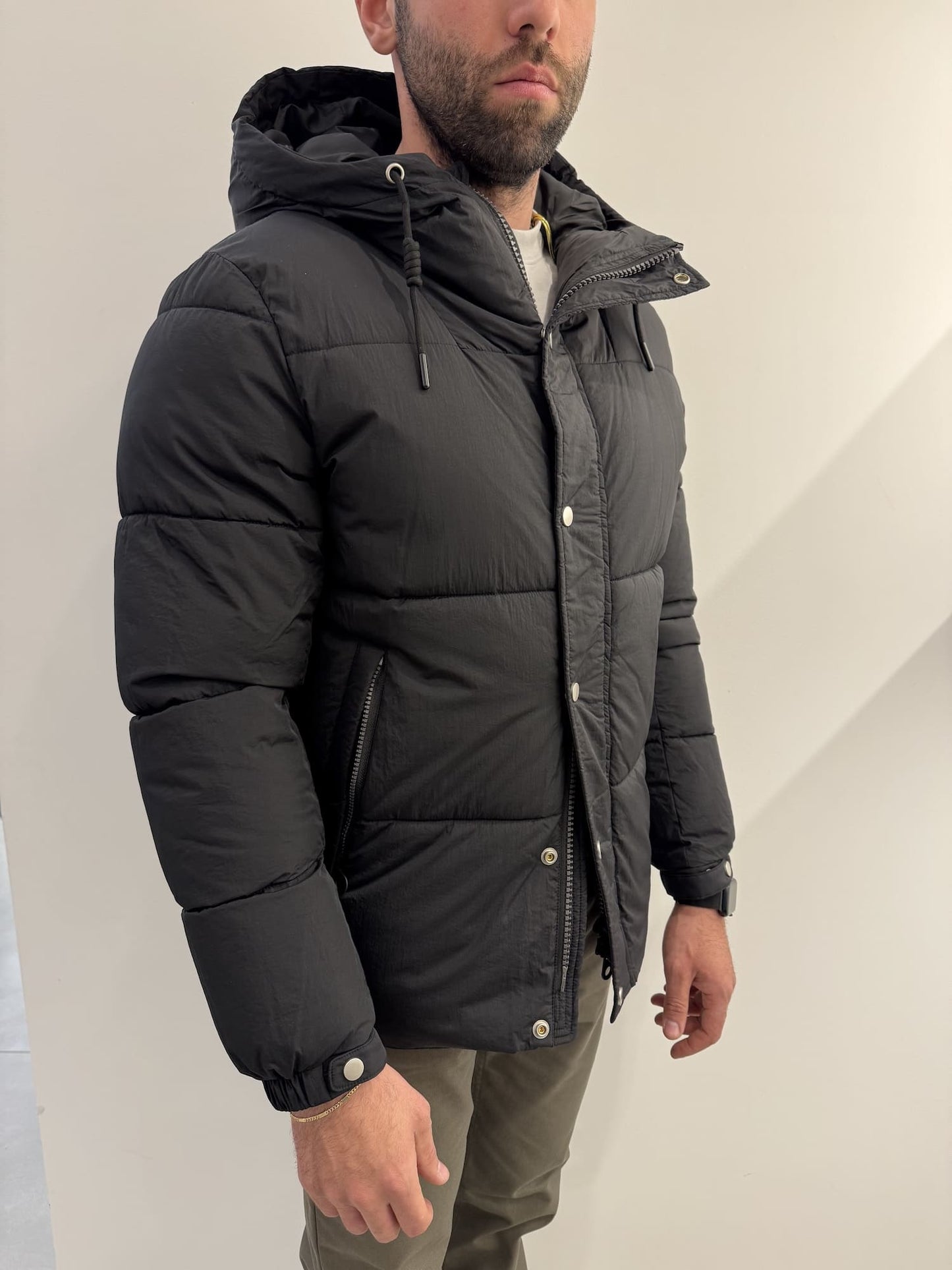 Giubbotto trapunta larga con bottoni e cerniera