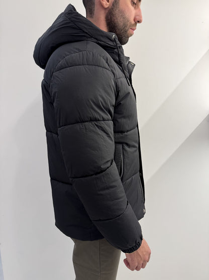 Giubbotto trapunta larga con bottoni e cerniera