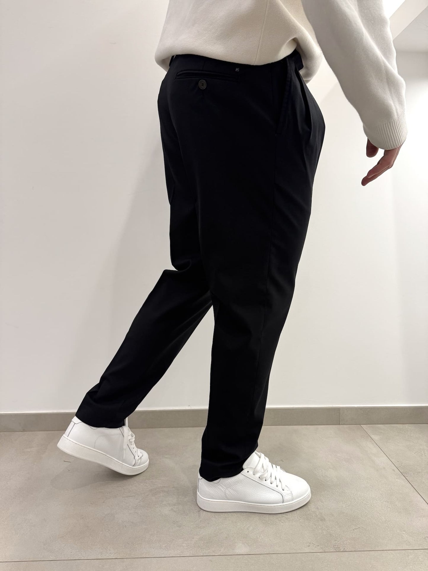 Pantalone semi elegante con elastici sui fianchi