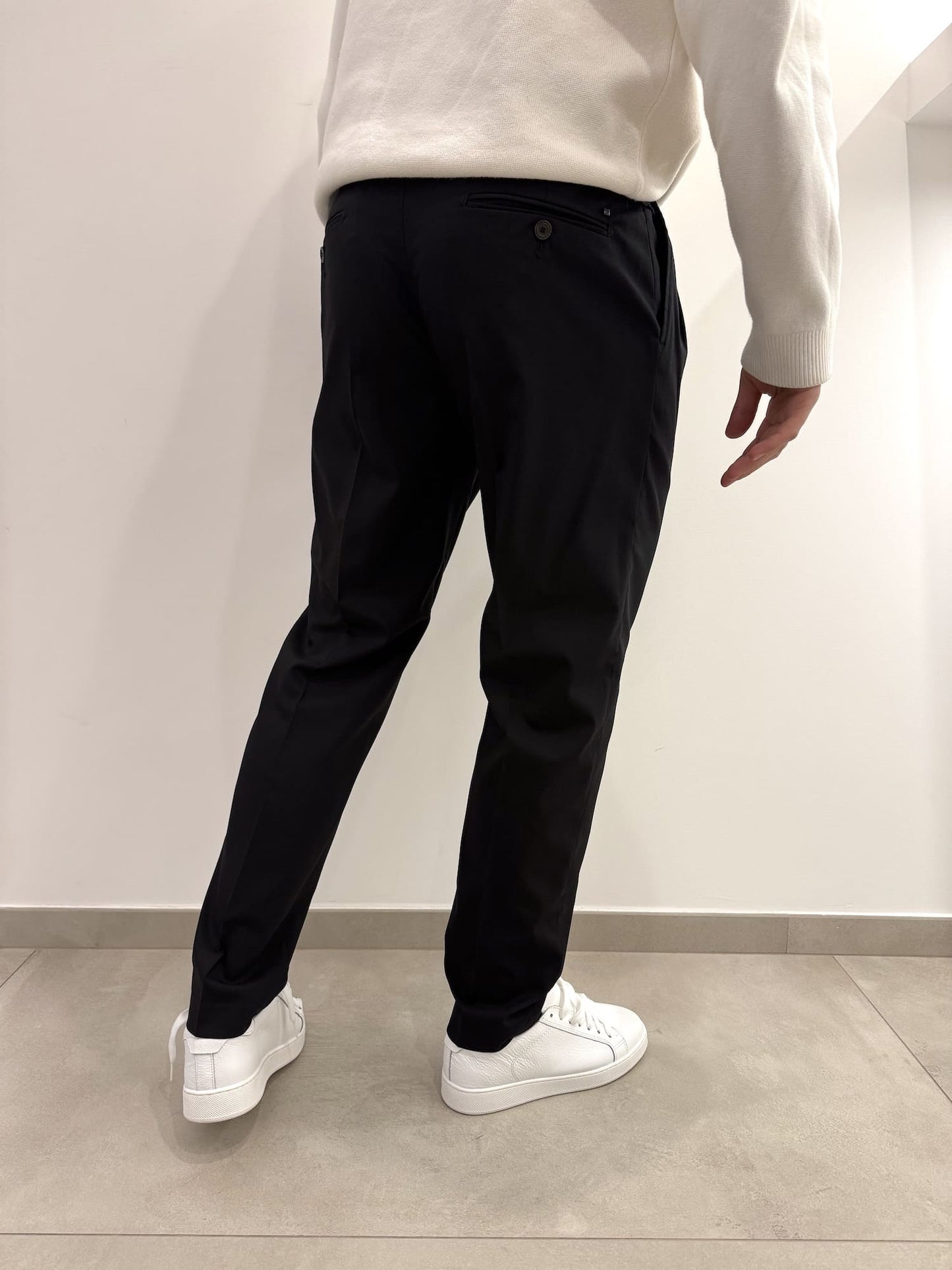 Pantalone semi elegante con elastici sui fianchi