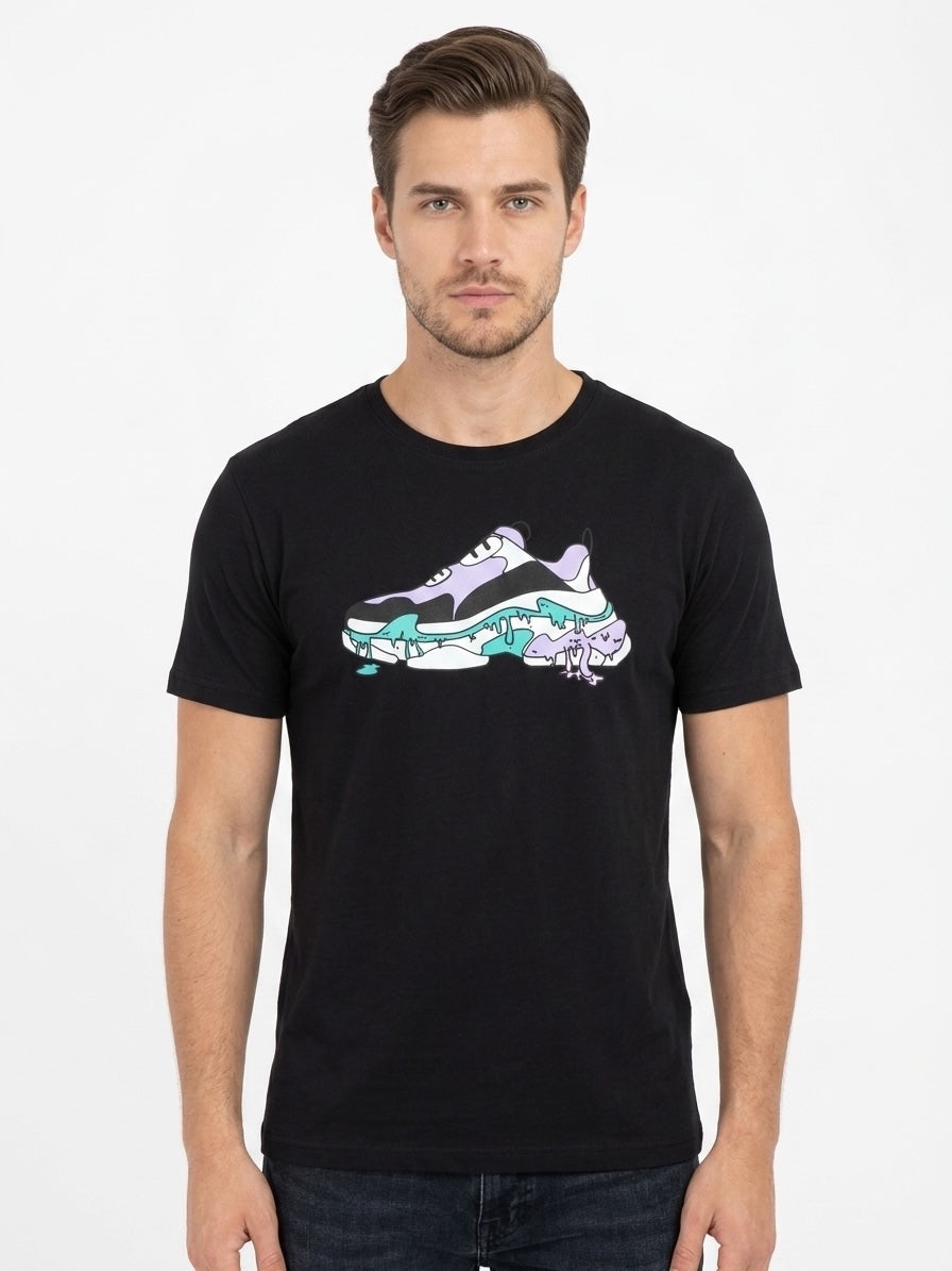T-shirt nera con stampa colorata