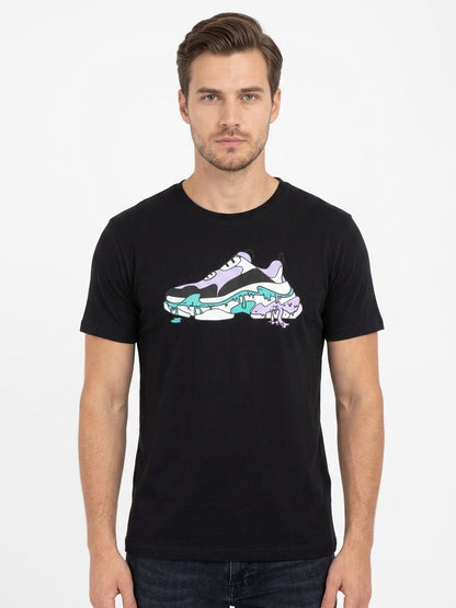 T-shirt nera con stampa colorata