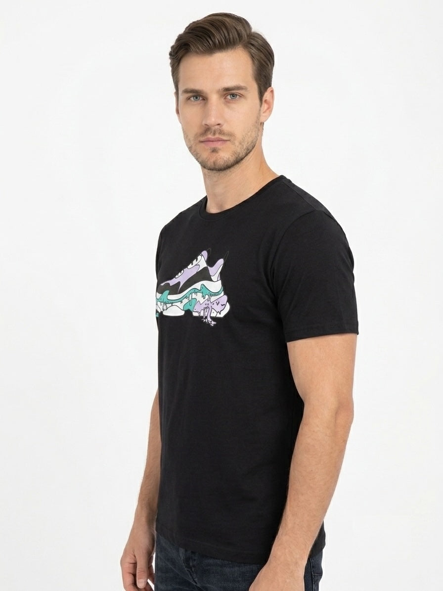 T-shirt nera con stampa colorata