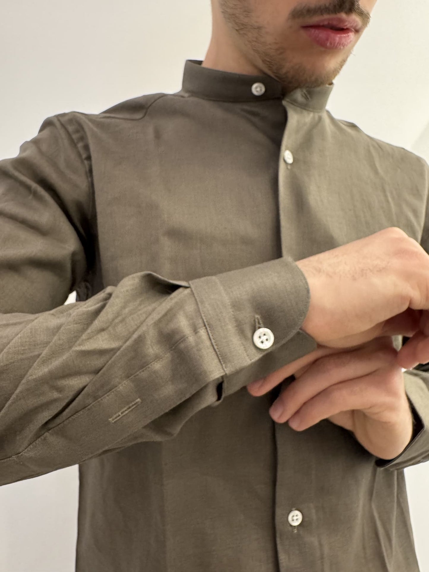 Camicia collo coreana in lino