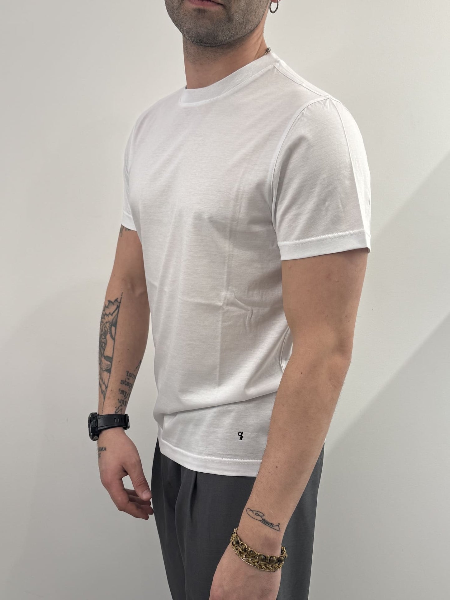 T-shirt Out/Fit bianco