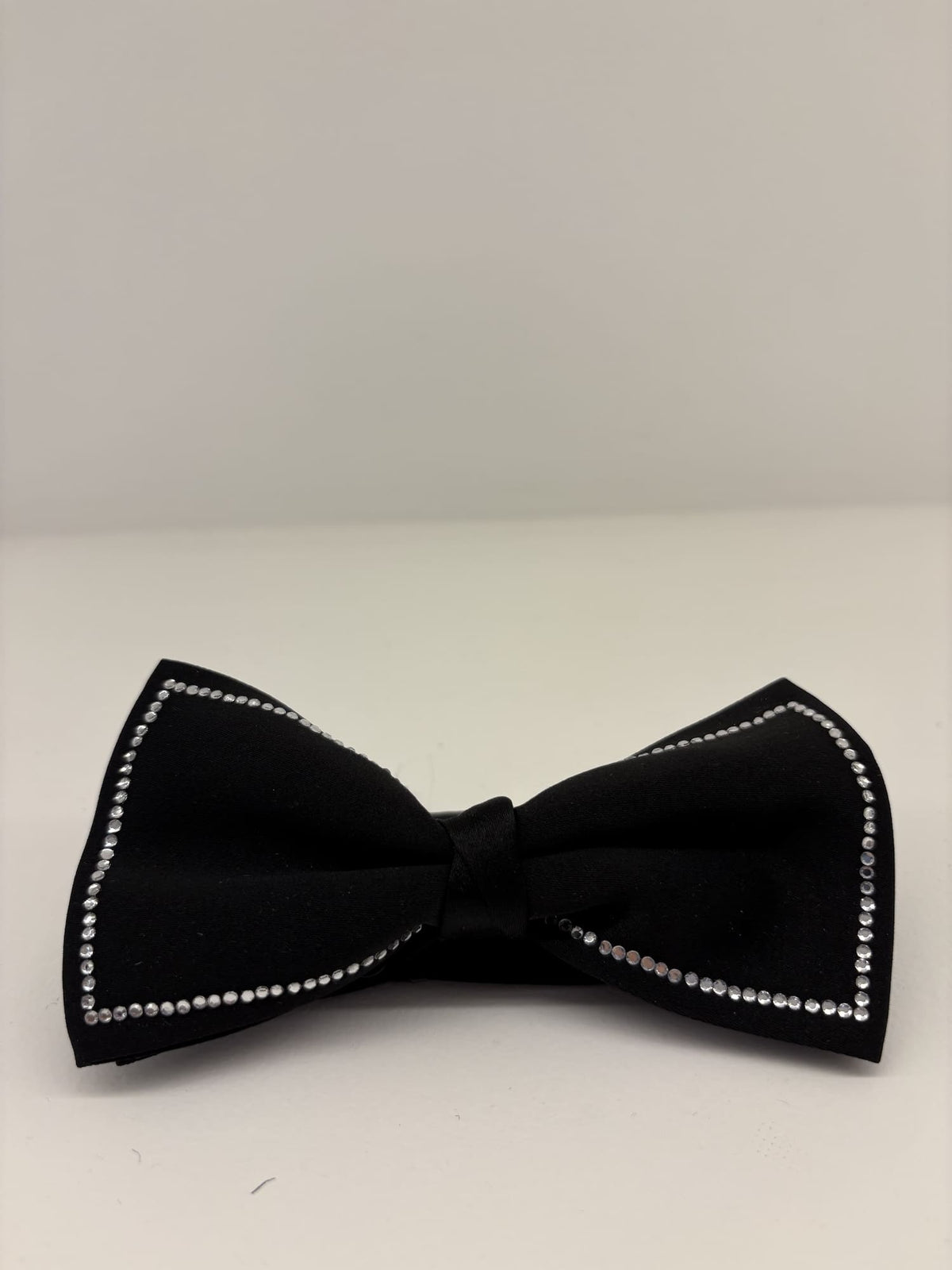 Papillon raso nero profilo
