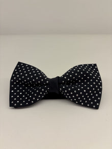 Papillon raso blu con borchie argento