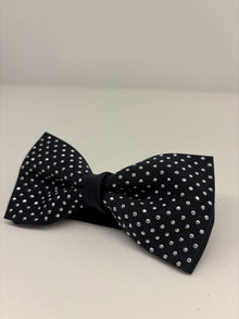 Papillon raso blu con borchie argento