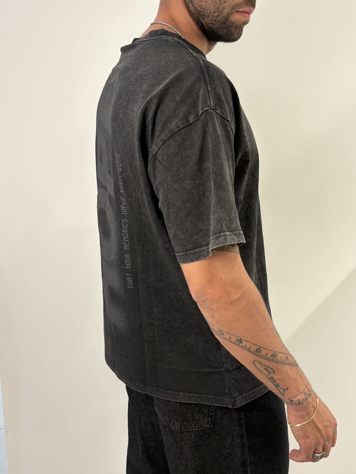 T-shirt cropped con stampa slavata
