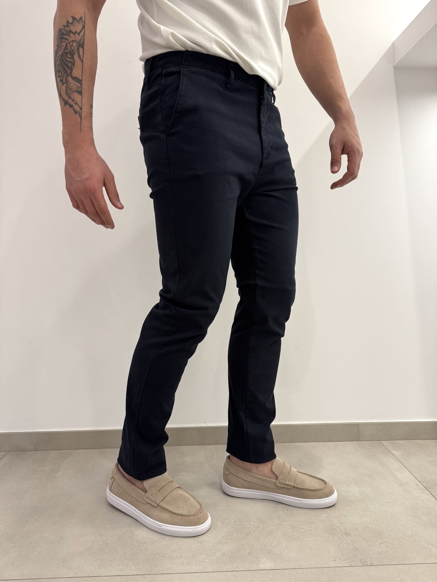 Pantalone tasca a filo in cotone operato