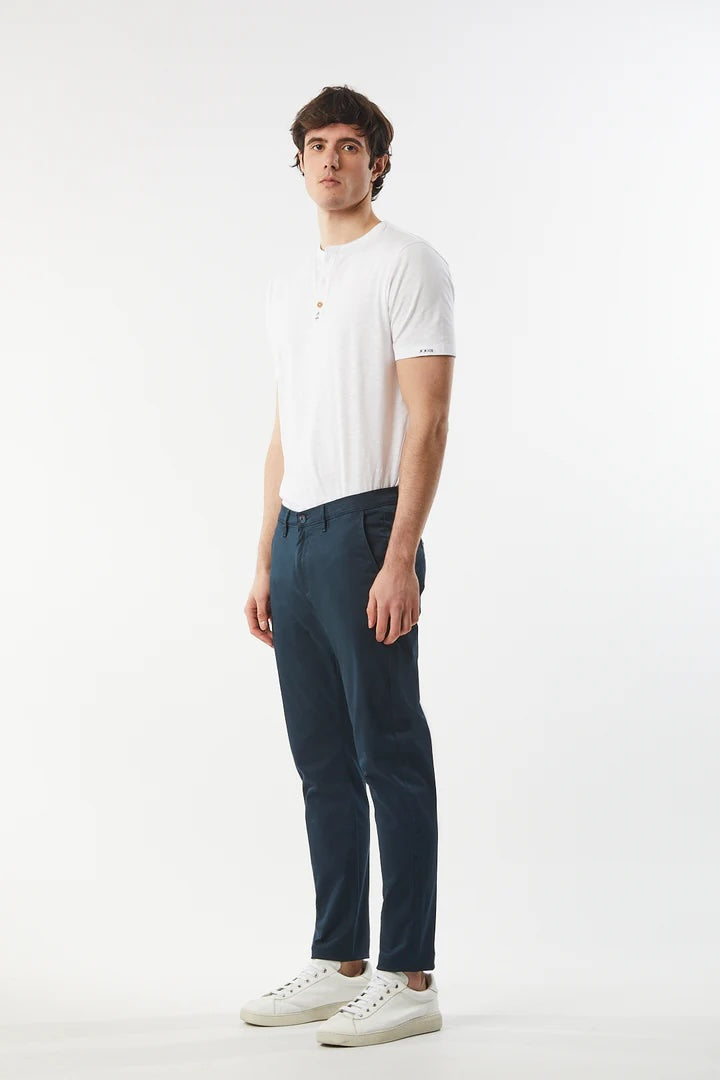 Pantaloni chinos basic