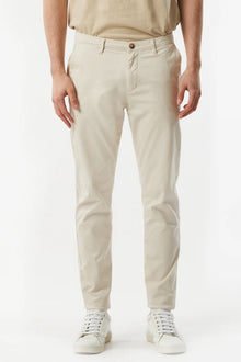 Pantaloni chinos basic