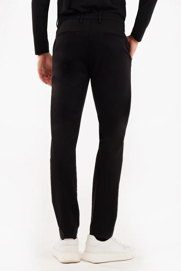 Pantaloni chinos regular fit basic nero