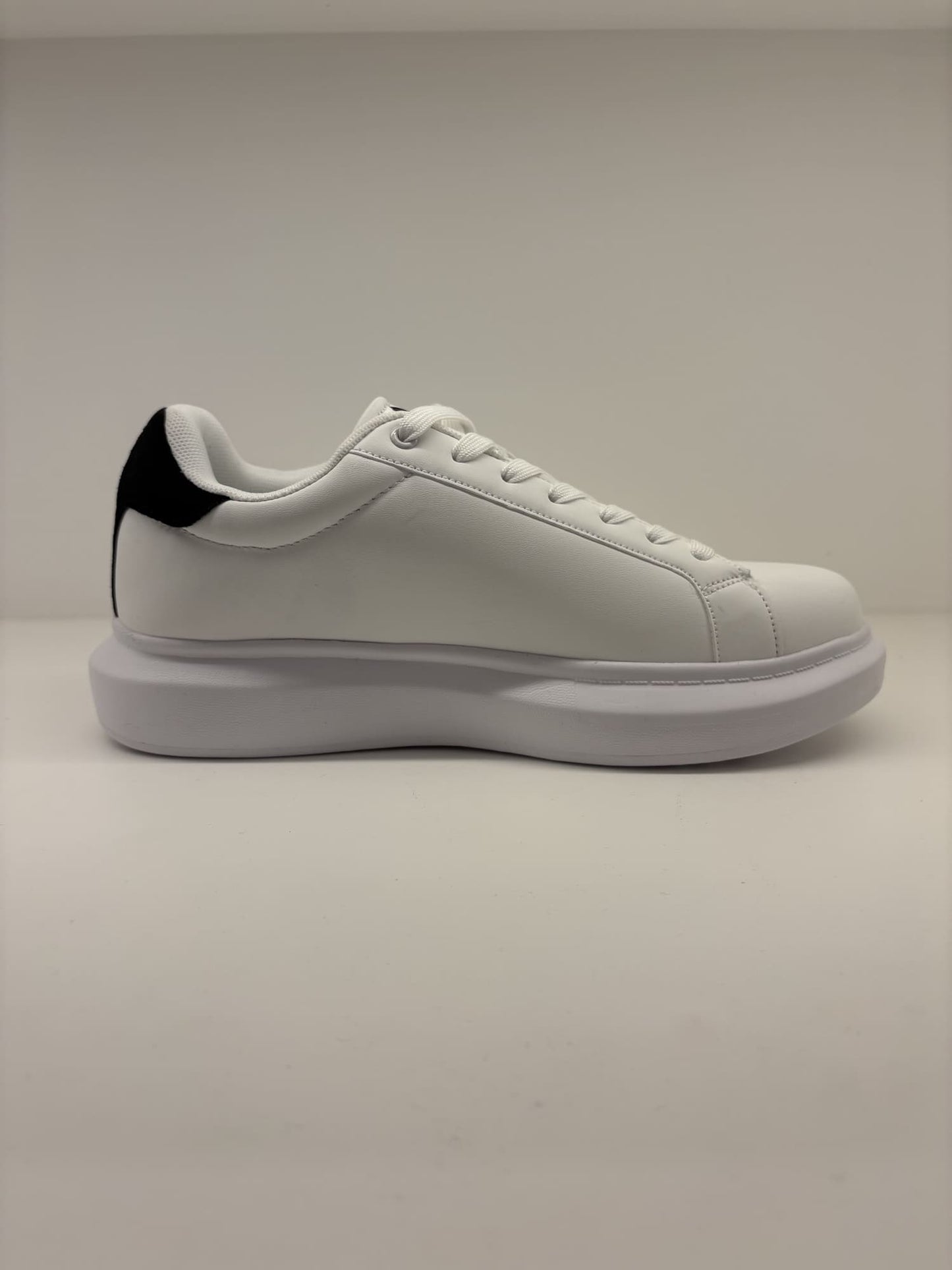 Sneakers Refrigue con para alta