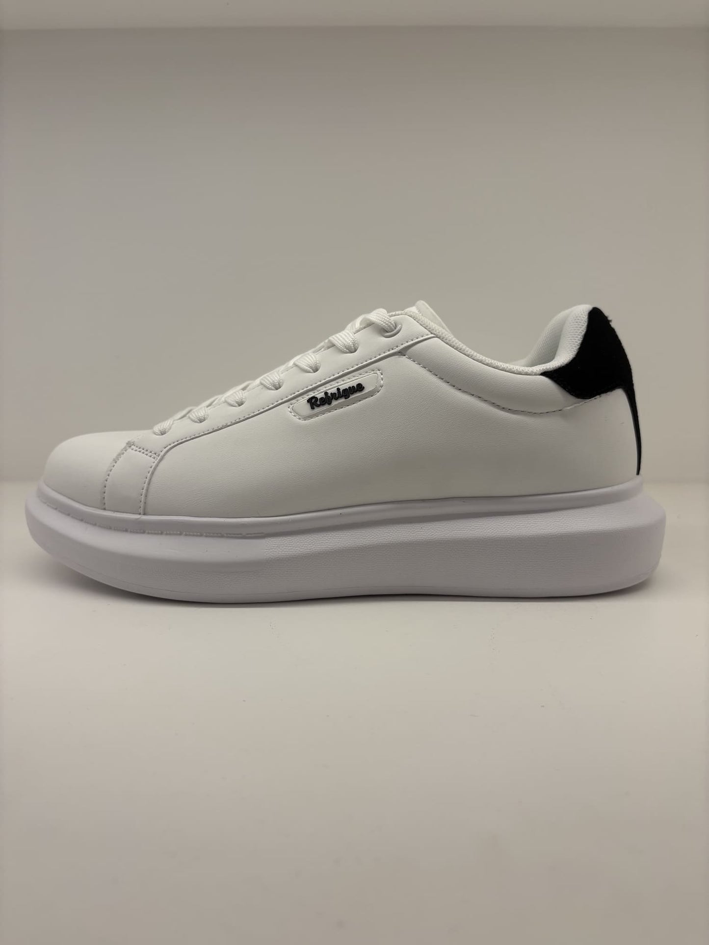 Sneakers Refrigue con para alta