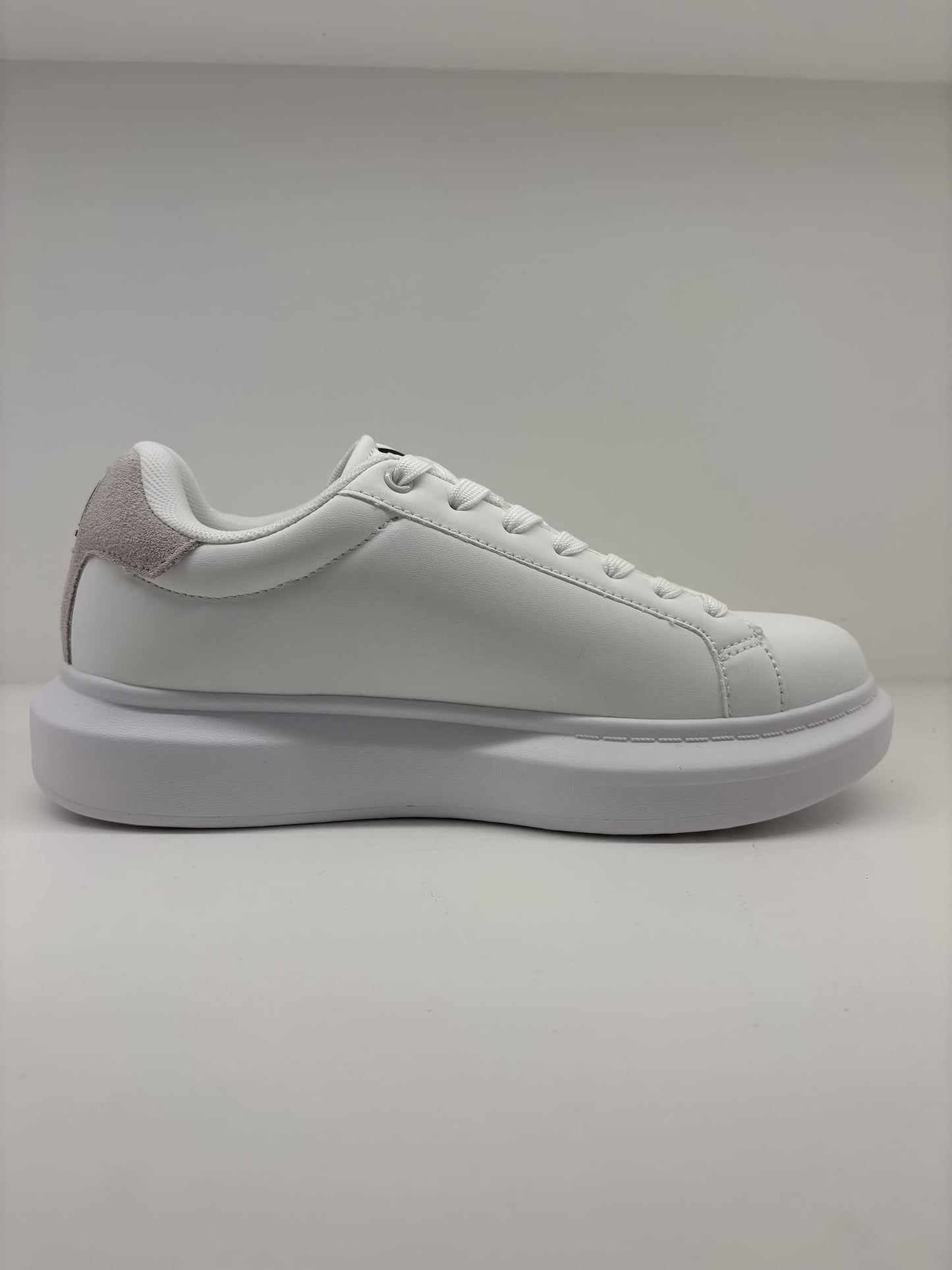 Sneakers Refrigue con para alta