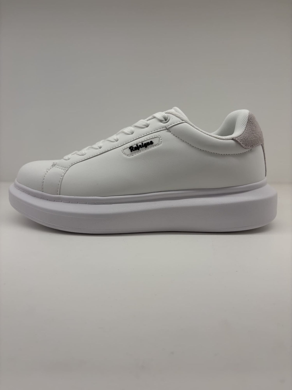 Sneakers Refrigue con para alta