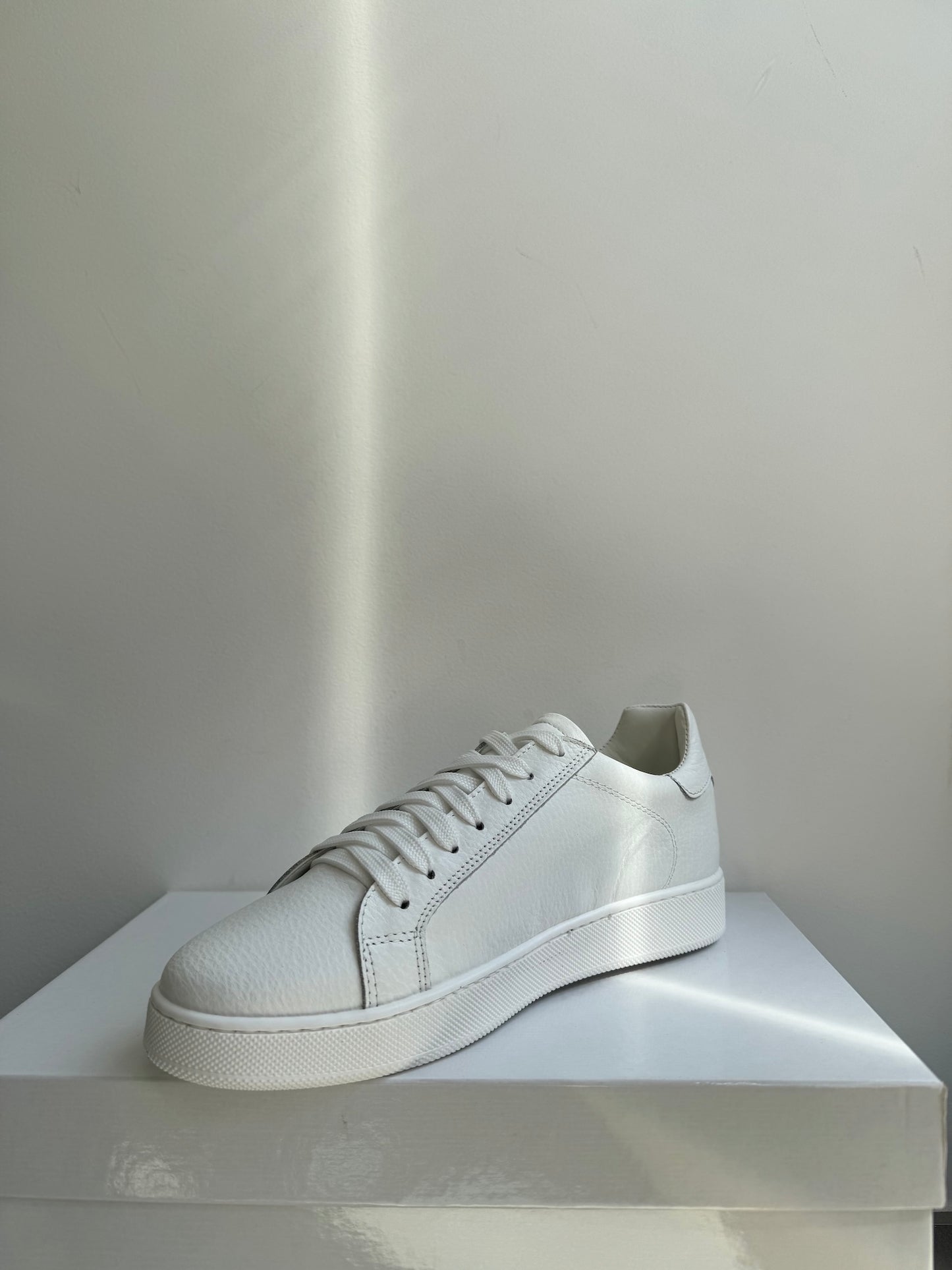 Sneakers bianca in pelle