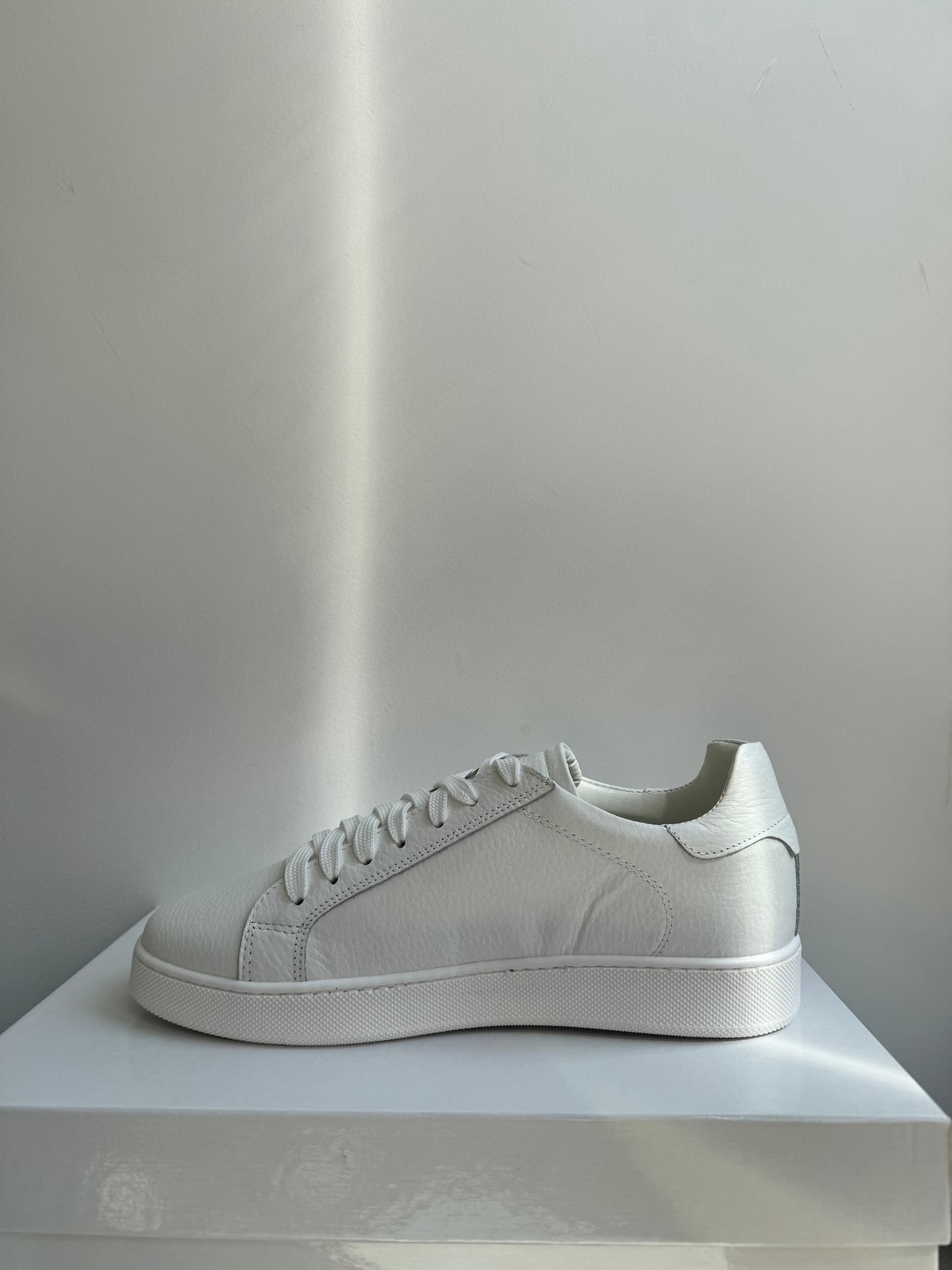 Sneakers bianca in pelle